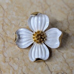 Vintage Trifari Gold Tone White Enamel Dogwood Flower Brooch Pin Costume Jewelry